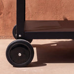 Gros plan sur les roulettes du chariot Vivaplancha.
::visuel:sanscache