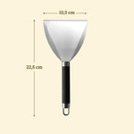 Spatule d’entretien en inox de 22,5 cm avec lame triangulaire de 10,5 cm, manche noir et œillet de suspension.