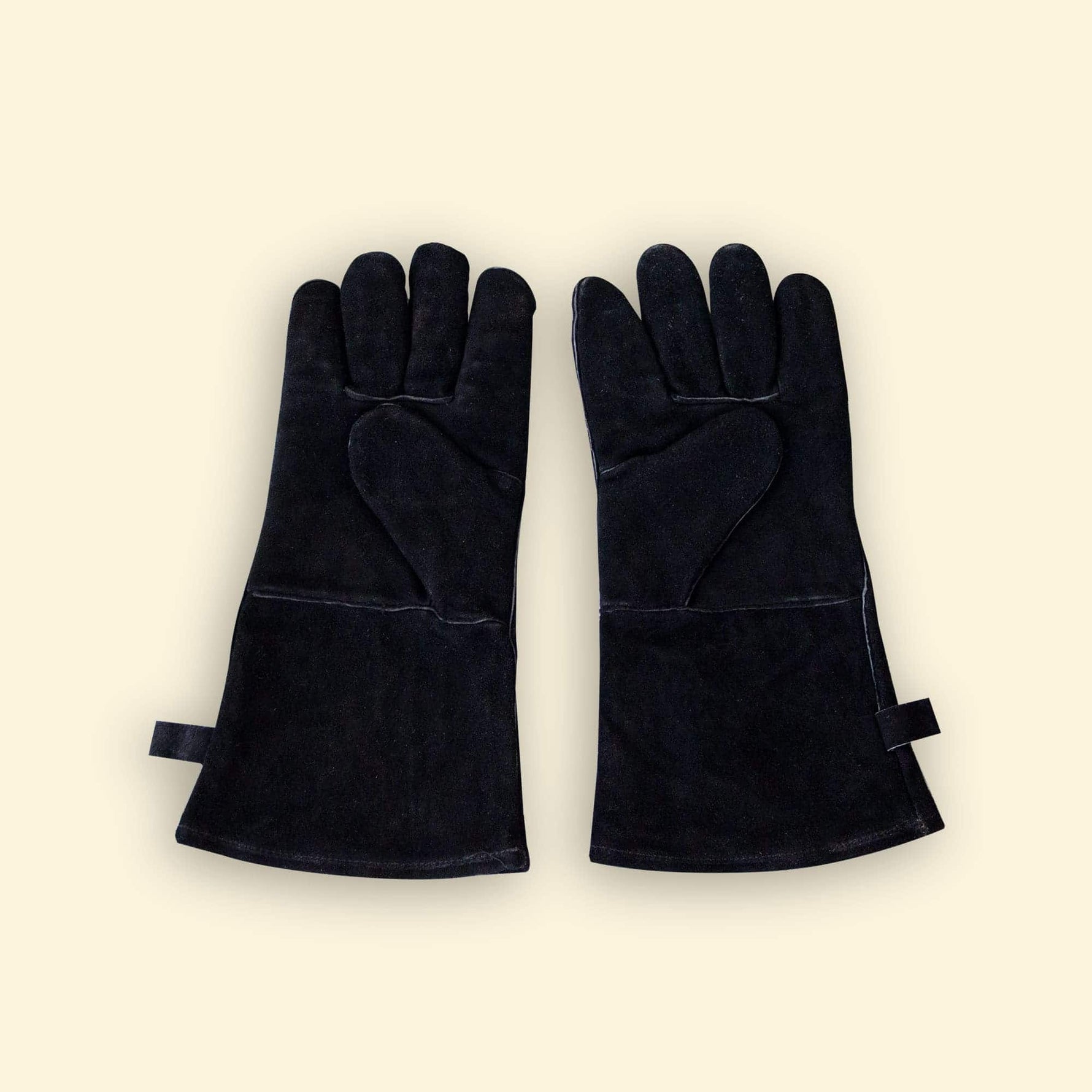 Paire de gants de protection en cuir noir, longs et résistants à la chaleur, présentés à plat sur fond clair.